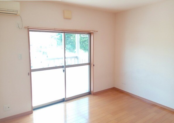 物件内観写真4　(居室)