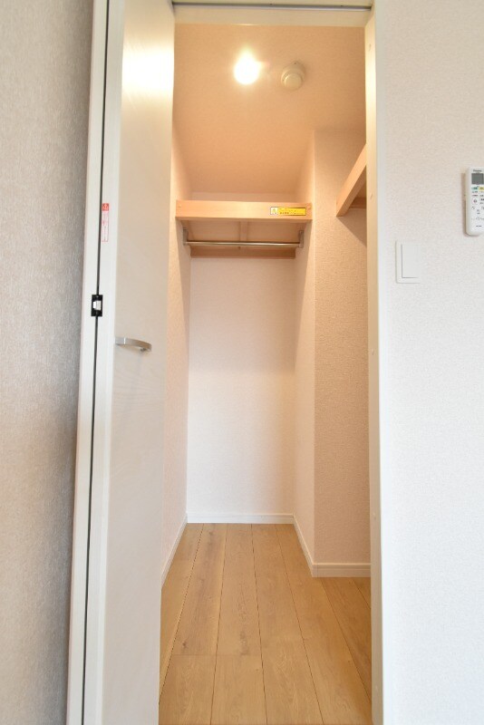 物件内観写真12　(ウォークインクローゼット)