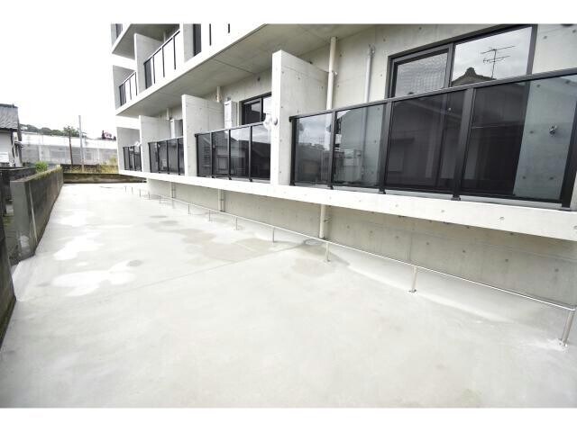 物件外観写真3　(駐輪場)