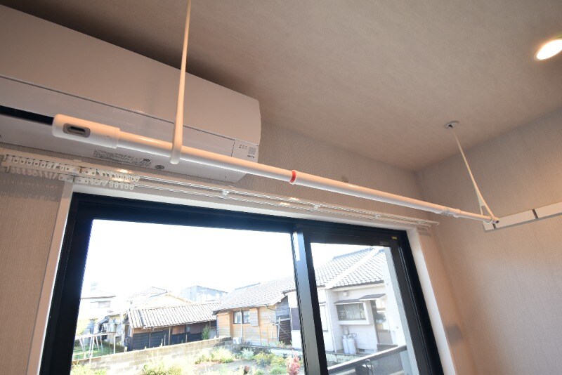 物件内観写真27　(室内物干し)