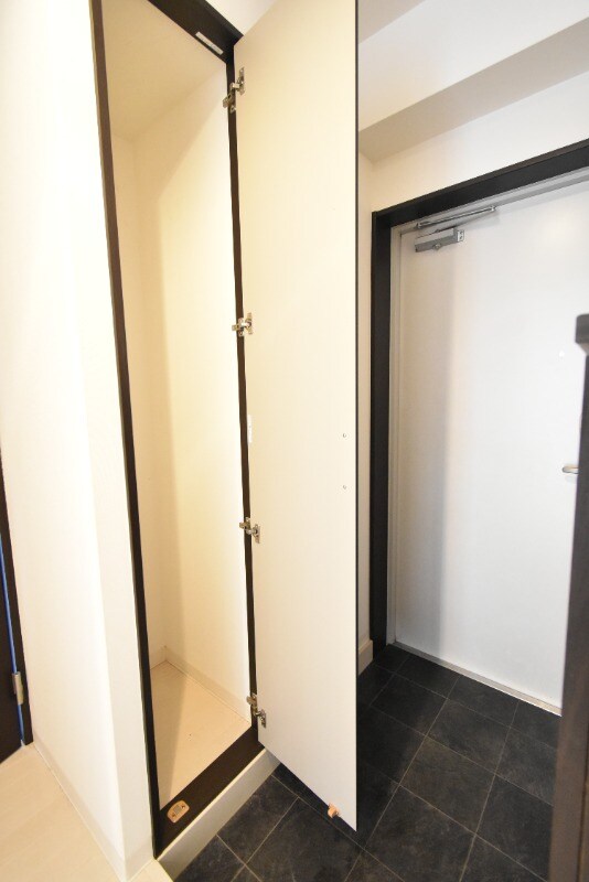 物件内観写真16　(玄関物入)