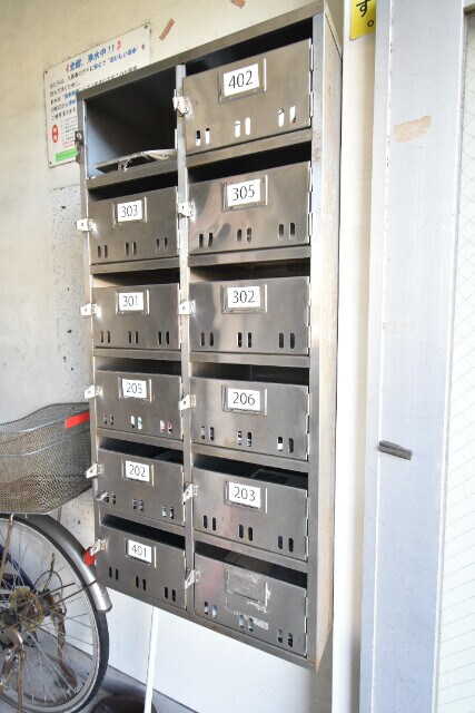 物件外観写真3　(集合郵便受け)