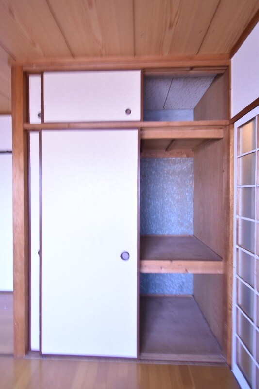 物件内観写真15　(押入)