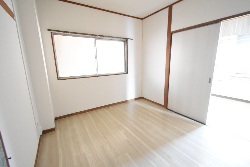 物件内観写真10　(洋室4.5帖)