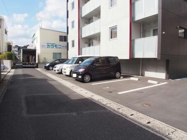 物件外観写真2　(駐車場)