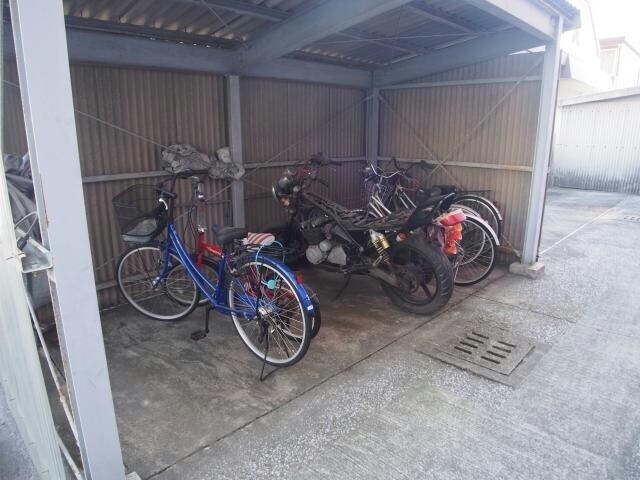 物件外観写真2　(駐輪場)