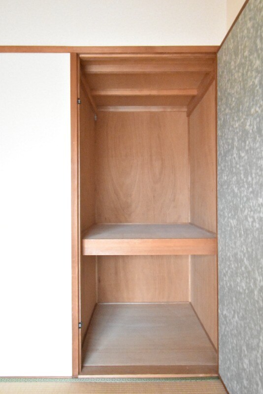 物件内観写真15　(押入)