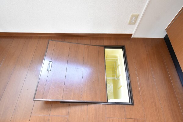 収納(床下収納)