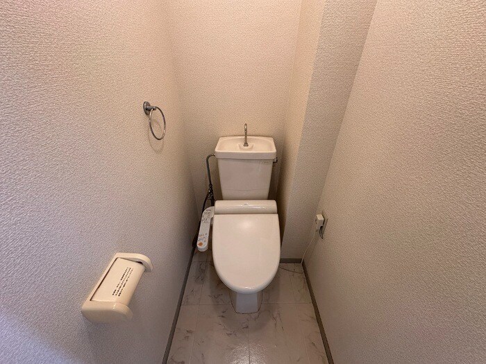 物件内観写真9　(温水洗浄暖房便座)