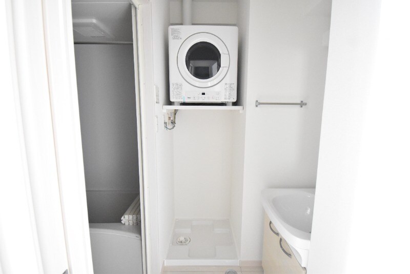 物件内観写真23　(衣類乾燥機・洗濯機置場)