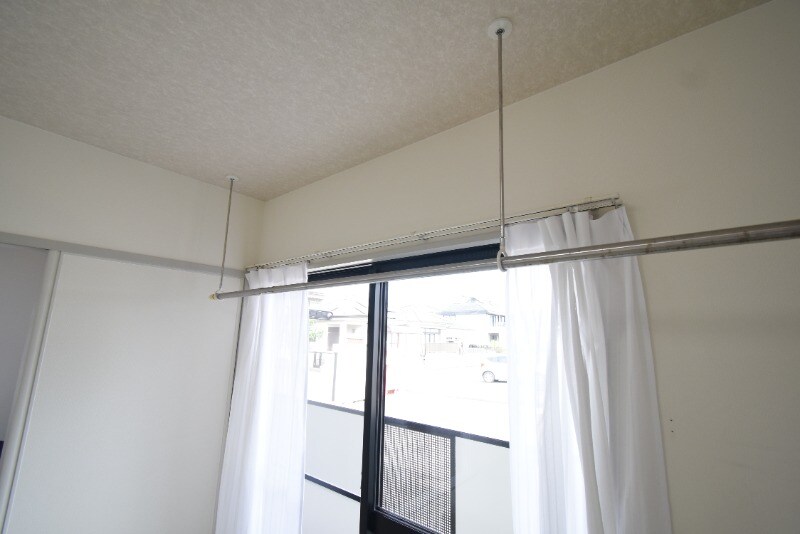 物件内観写真31　(室内物干し(和室側))