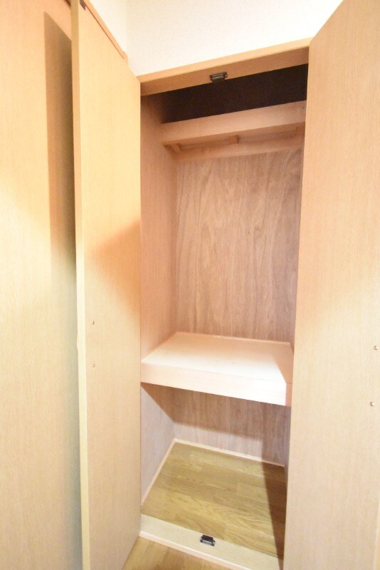 物件内観写真17　(物入)