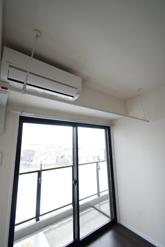 物件内観写真25　(室内物干し機)