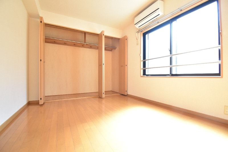 物件内観写真8　(洋室6.3帖)