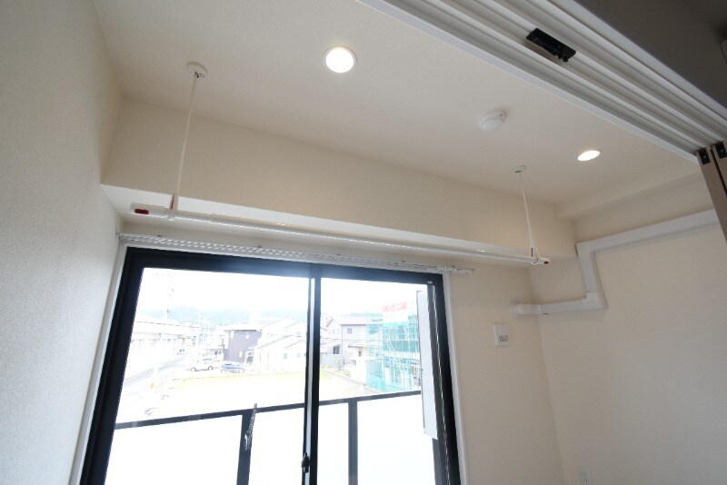 物件内観写真31　(室内物干し機)