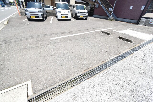 物件外観写真2　(駐車場)