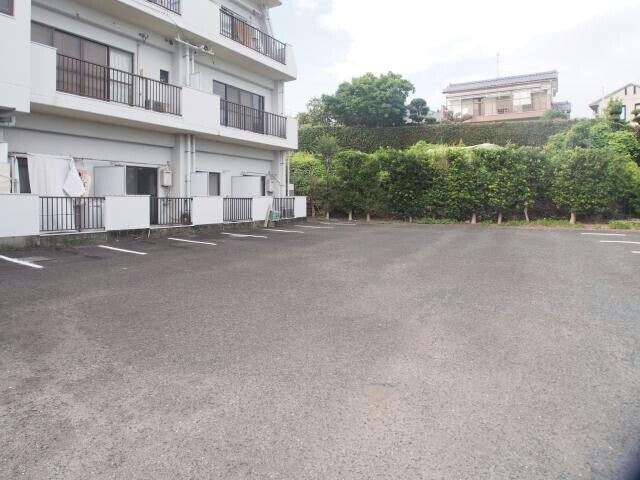 物件外観写真2　(駐車場)