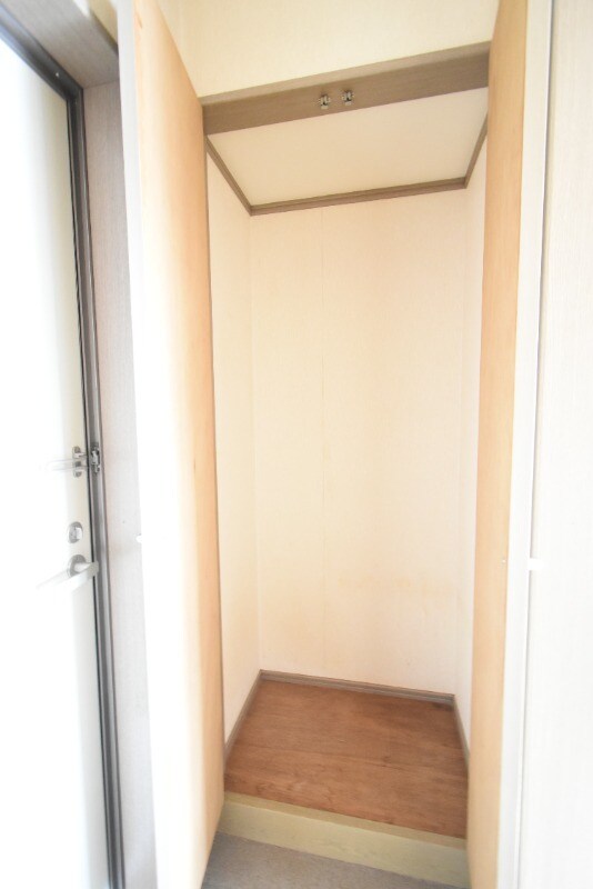 物件内観写真20　(玄関収納)