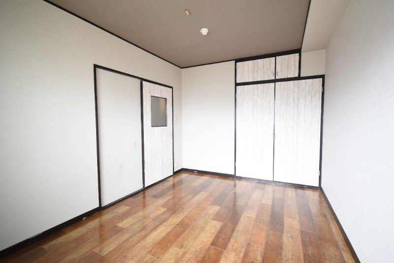 物件内観写真12　(洋室６帖)