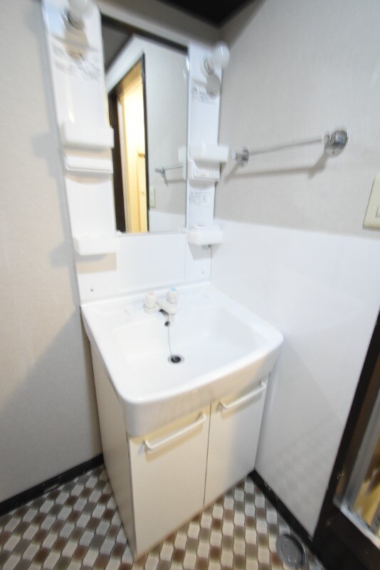 物件内観写真18　(洗面化粧台)