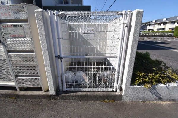 敷地内ゴミ置き場