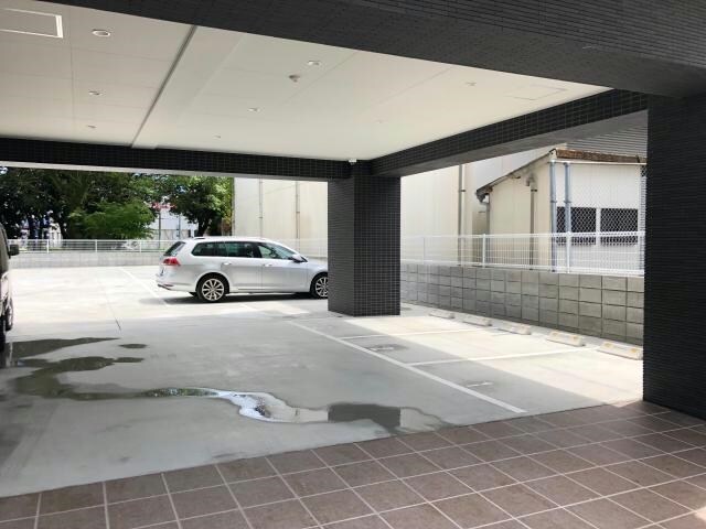 物件外観写真3　(駐車場)