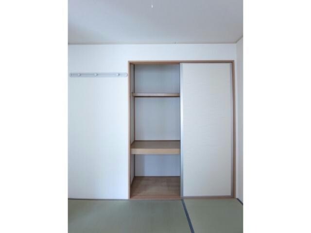 物件内観写真7　(押入れ)