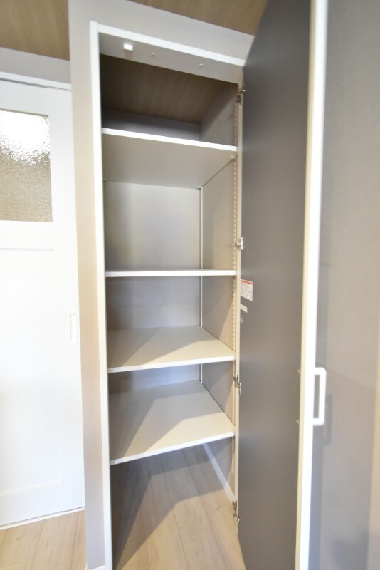 物件内観写真18　(物入れ(リビング側))