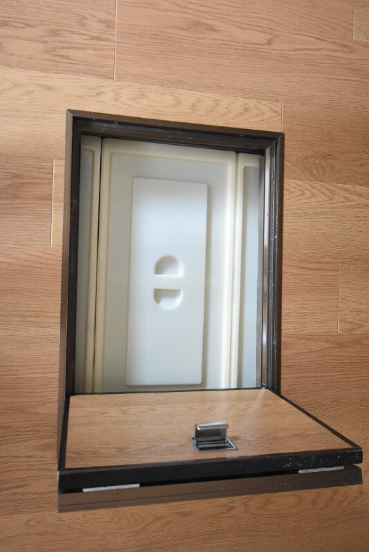 物件内観写真22　(床下収納)