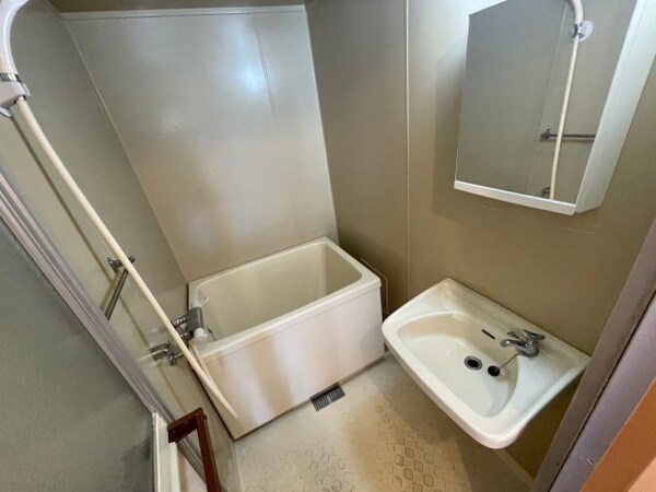 バス／シャワールーム等(同物別部屋の写真です)