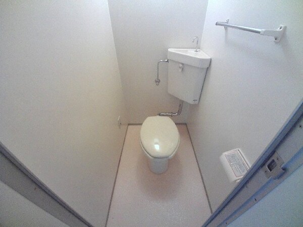 トイレ(同型参考写真)