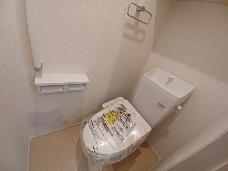 物件内観写真4　(同タイプの部屋写真です。)