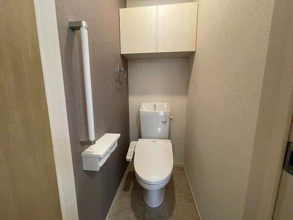 トイレ(同型参考写真)