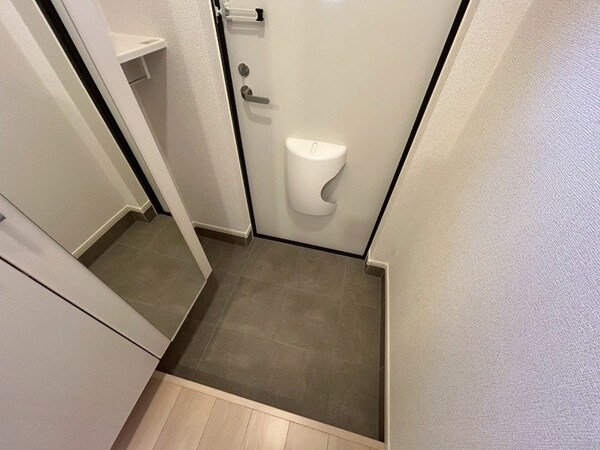 玄関(同型参考写真)