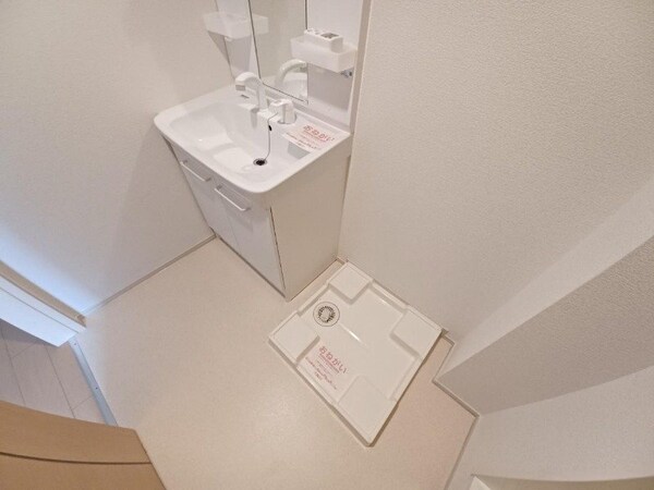 洗面所(同型反転参考写真)