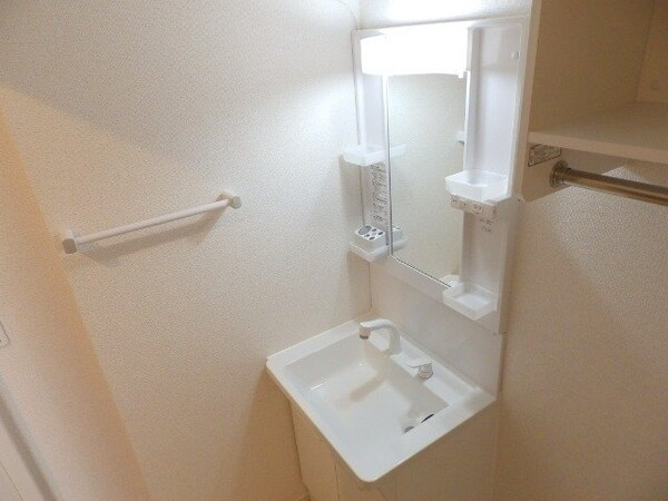 洗面所(同型反転参考写真)