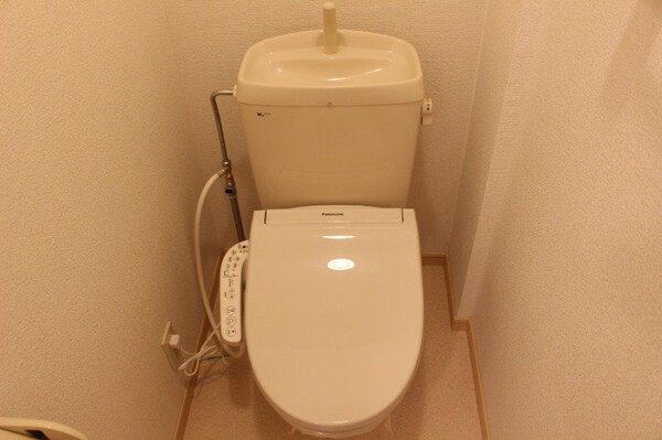 トイレ(同型参考写真)