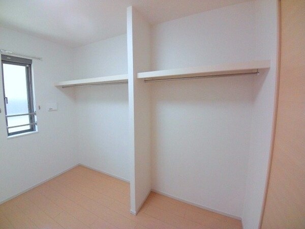収納(同型参考写真)