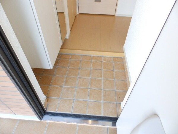 玄関(同タイプ部屋写真です。)