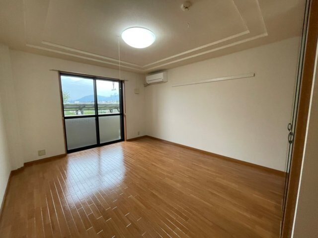 物件内観写真5　(同物件別室の画像です)