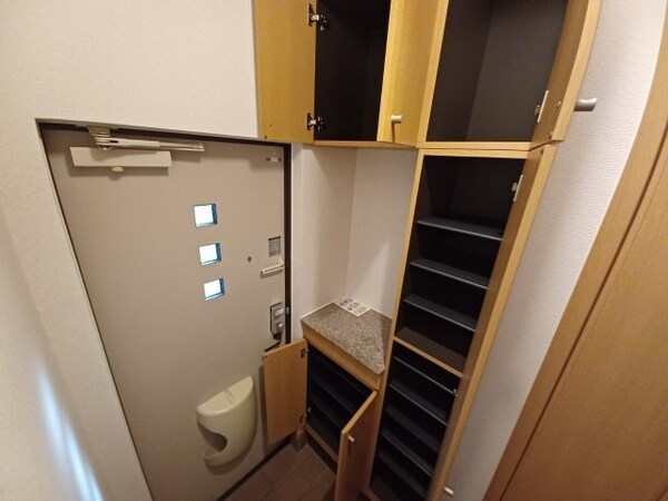 玄関(別部屋参考写真です)