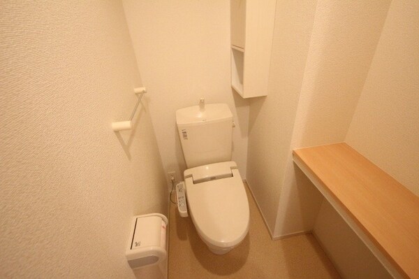トイレ(同物件別部屋のお写真です。)