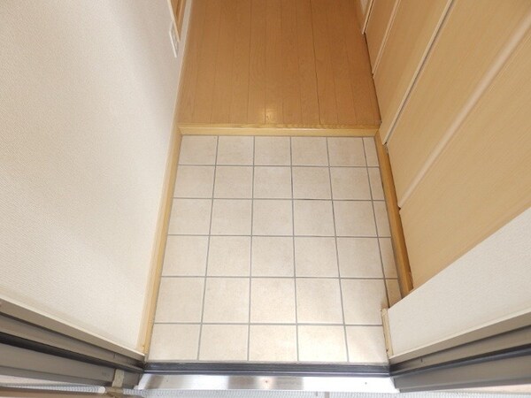 玄関(同物件別部屋のお写真です。)