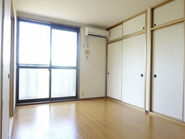 居室・リビング(同タイプ部屋写真です。)