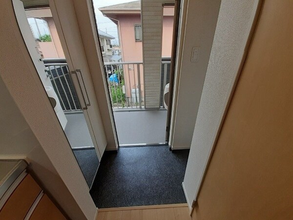玄関(同物件別部屋参考写真です。)