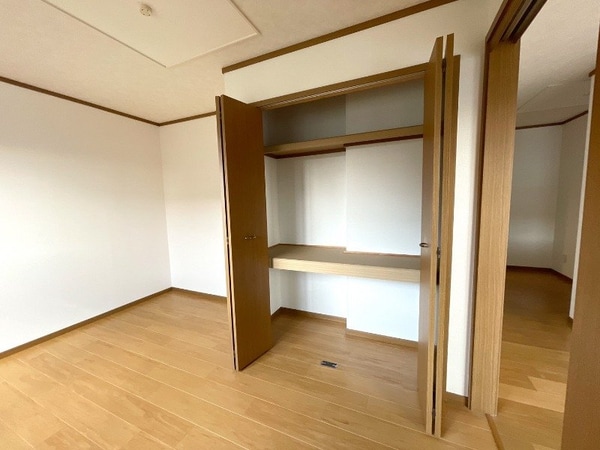 収納(同型反転参考写真)