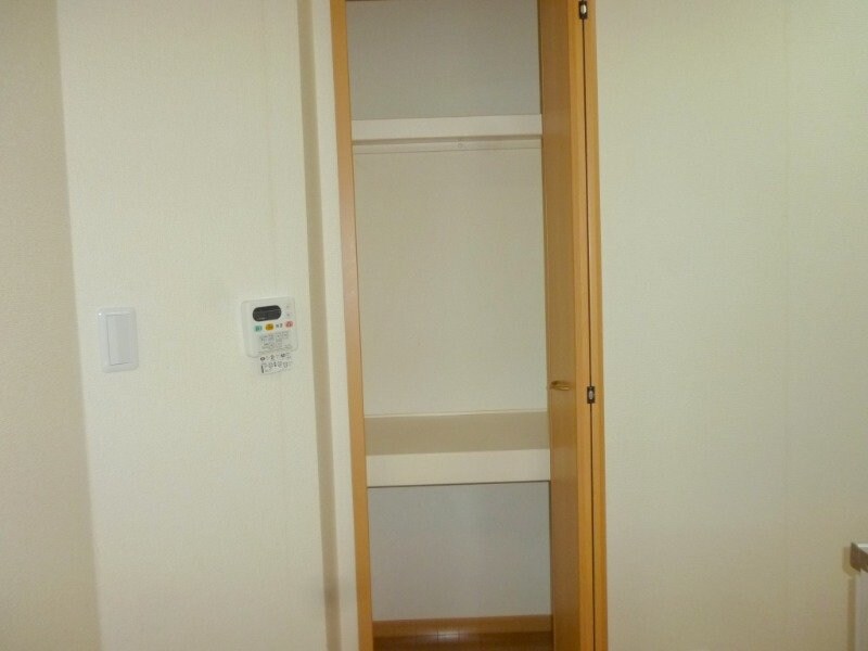 物件内観写真19　(同物件別室反転画像)