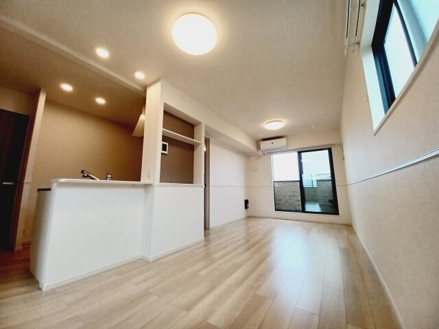 物件内観写真3　(同タイプの部屋写真です。)