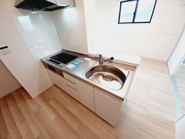 物件内観写真4　(同タイプの部屋写真です。)