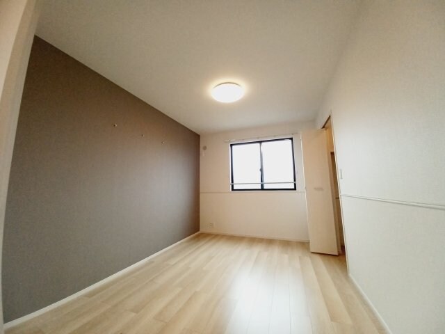 物件内観写真8　(同タイプの部屋写真です。)